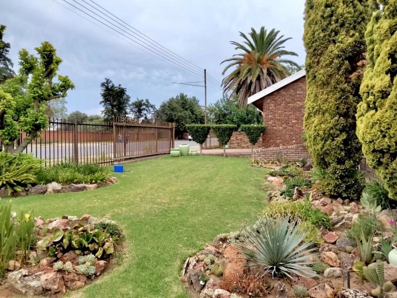 To Let 5 Bedroom Property for Rent in Douglas Northern Cape